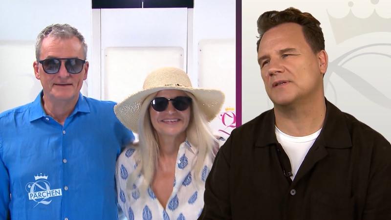 Michaela und Henric begeistern im Partnerlook in Weiß und Blau