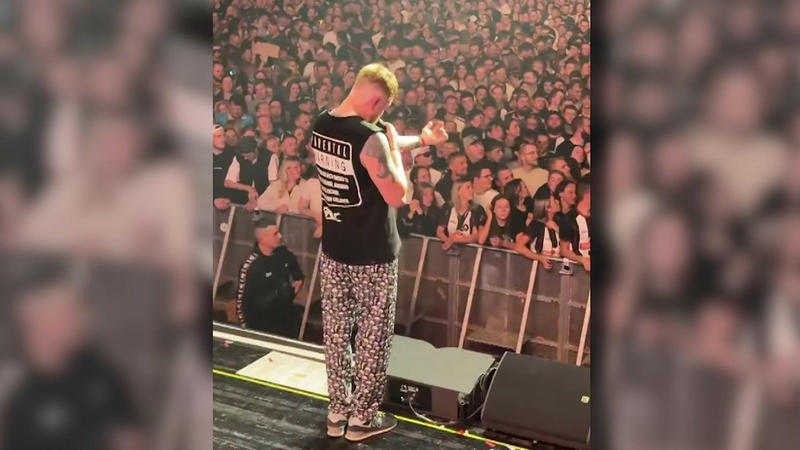 Frau begrapscht! Rapper Finch schmeißt Fan raus – während Konzert