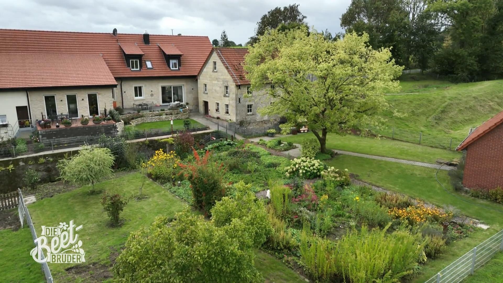 Neues Projekt: Einen Hof von 1880 in ein altersgerechtes Gartenparadies umgestalten Neues Projekt: Einen Hof von 1880 in ein altersgerechtes Gartenparadies umgestalten