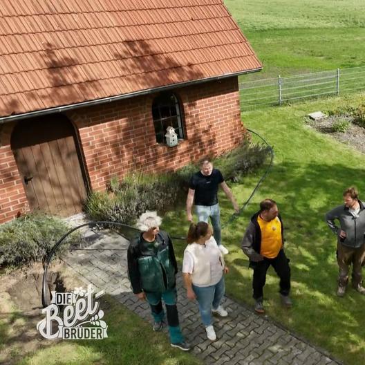 Zwischen Bach, Bagger und Bauholz