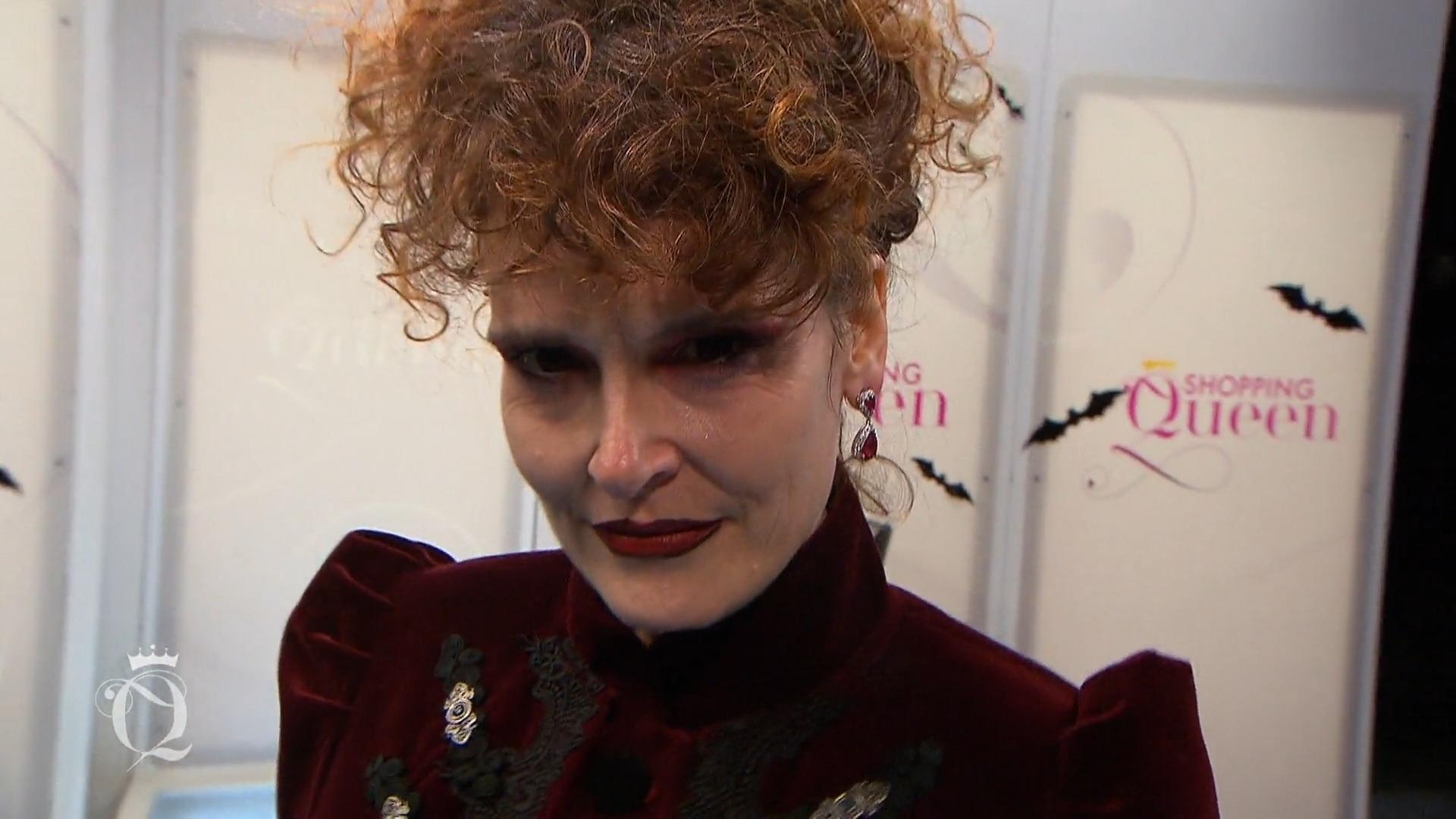 Alexa begeistert mit ihrem Halloween-Look Alexa begeistert mit ihrem Halloween-Look