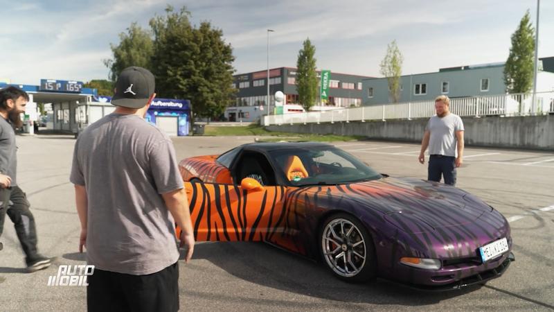Corvette im knalligen Tigerdesign