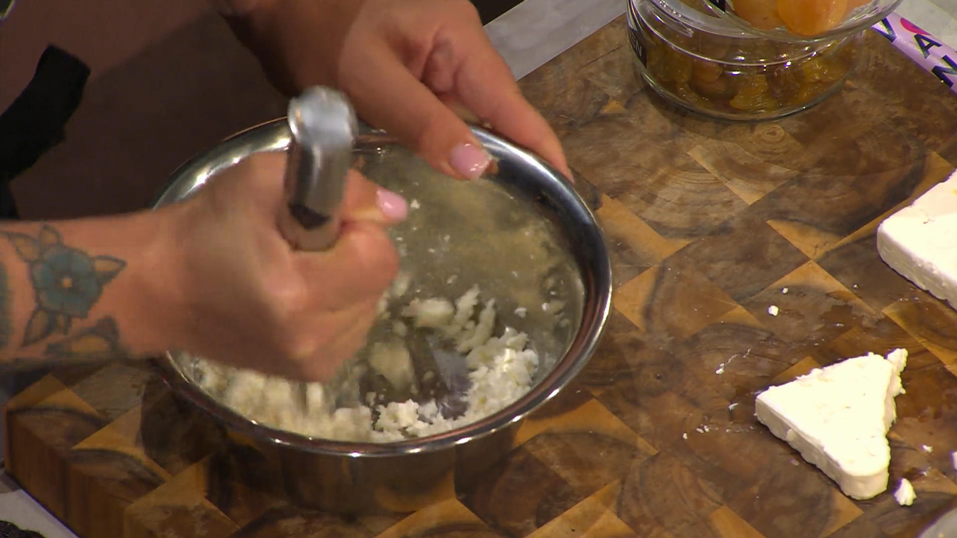 Lisa muss ein Dessert mit Feta kreieren