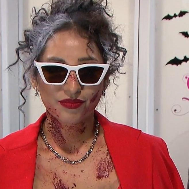 Laufsteg frei für Siena – ihr blutiger Look sorgt für Aufsehen Laufsteg frei für Siena – ihr blutiger Look sorgt für Aufsehen