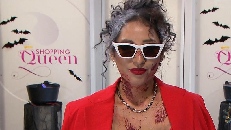 Laufsteg frei für Siena – ihr blutiger Look sorgt für Aufsehen