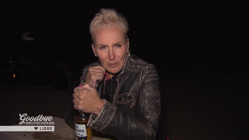 Nana hört Jeannine zu