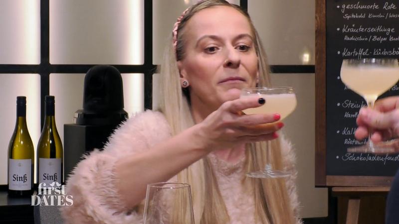 Richard und Joanna stoßen auf ihr Date an