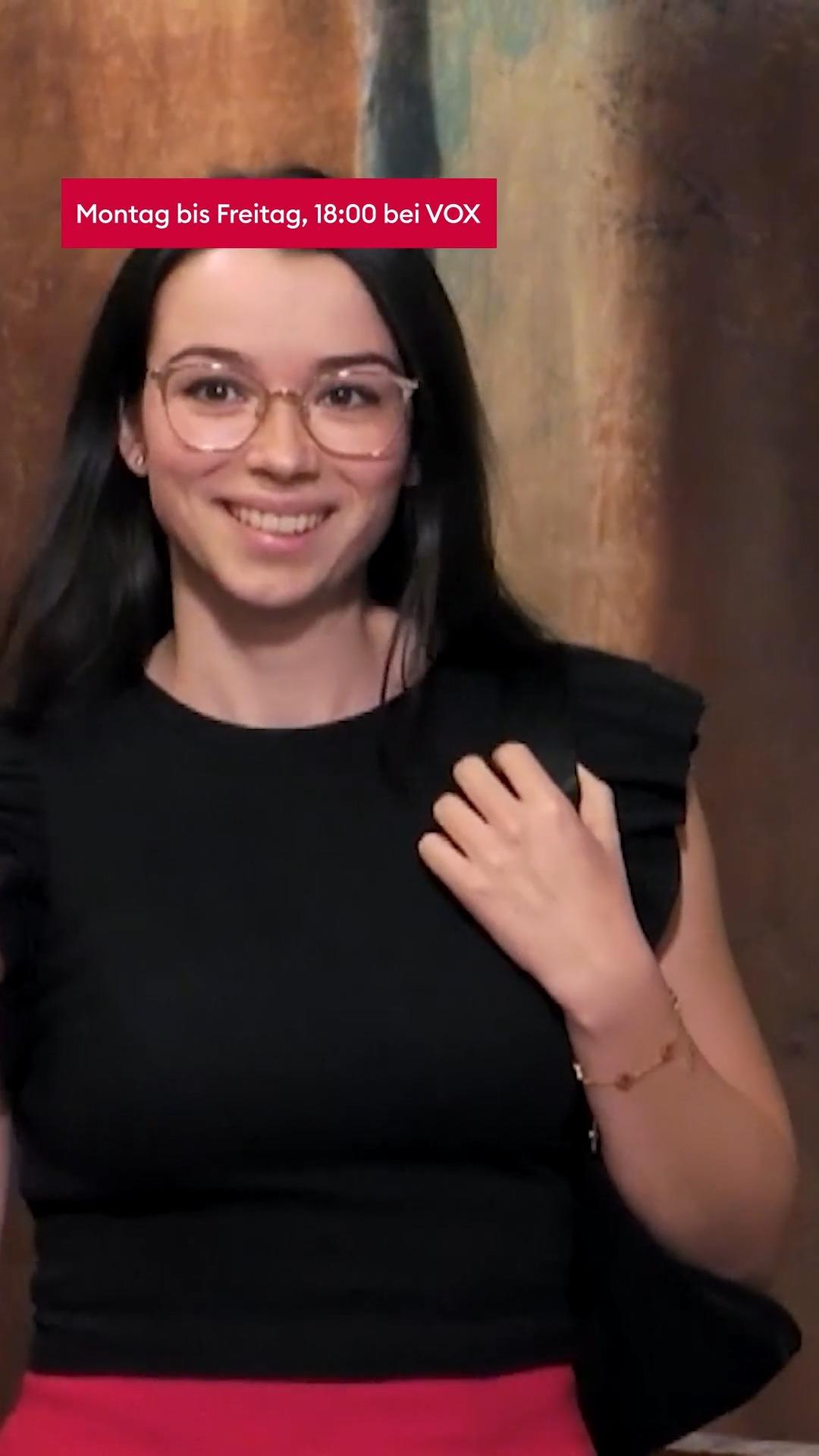 Cilia trägt die Farbe der Liebe