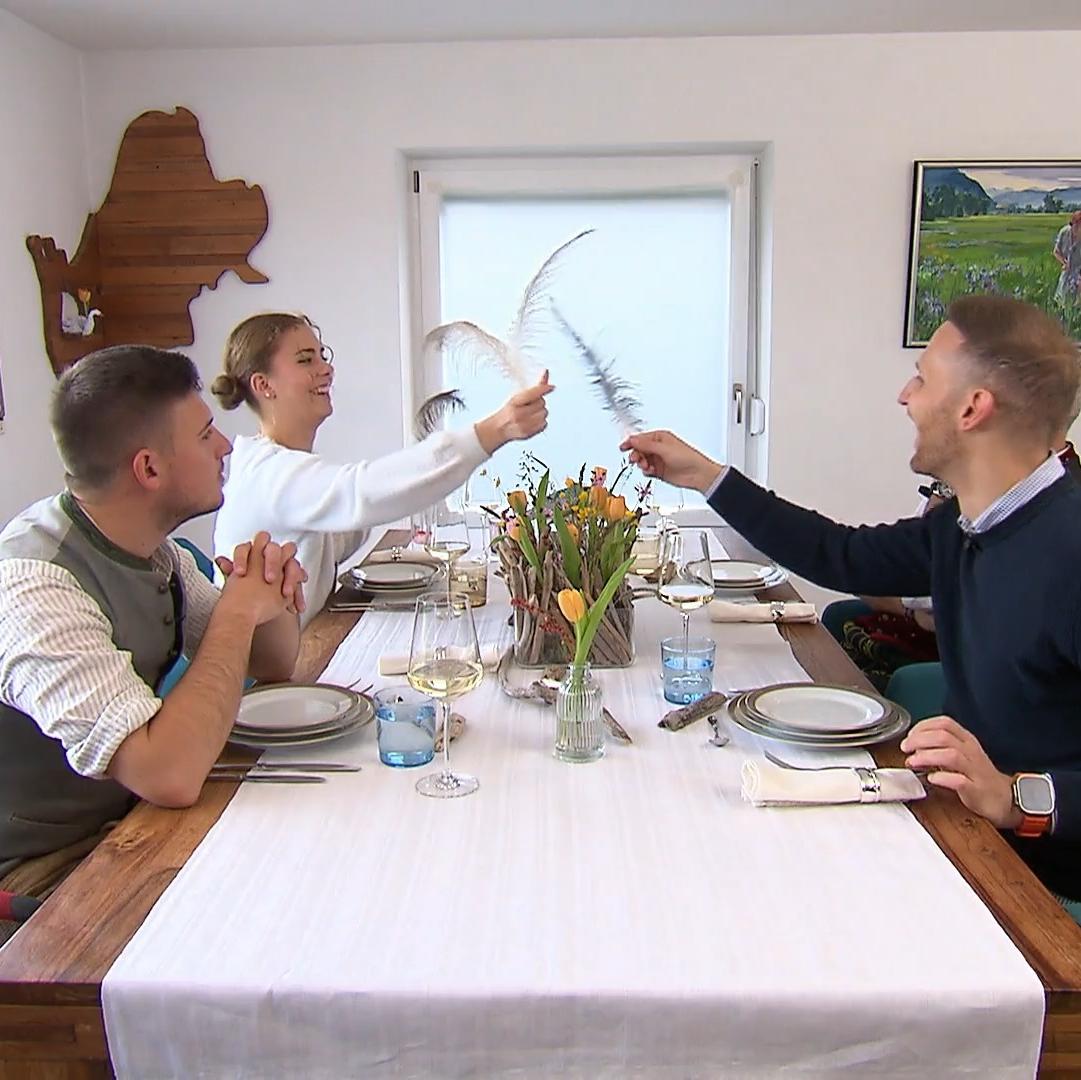 Doris´ Gäste schmücken sich mit fremden Federn Doris´ Gäste schmücken sich mit fremden Federn