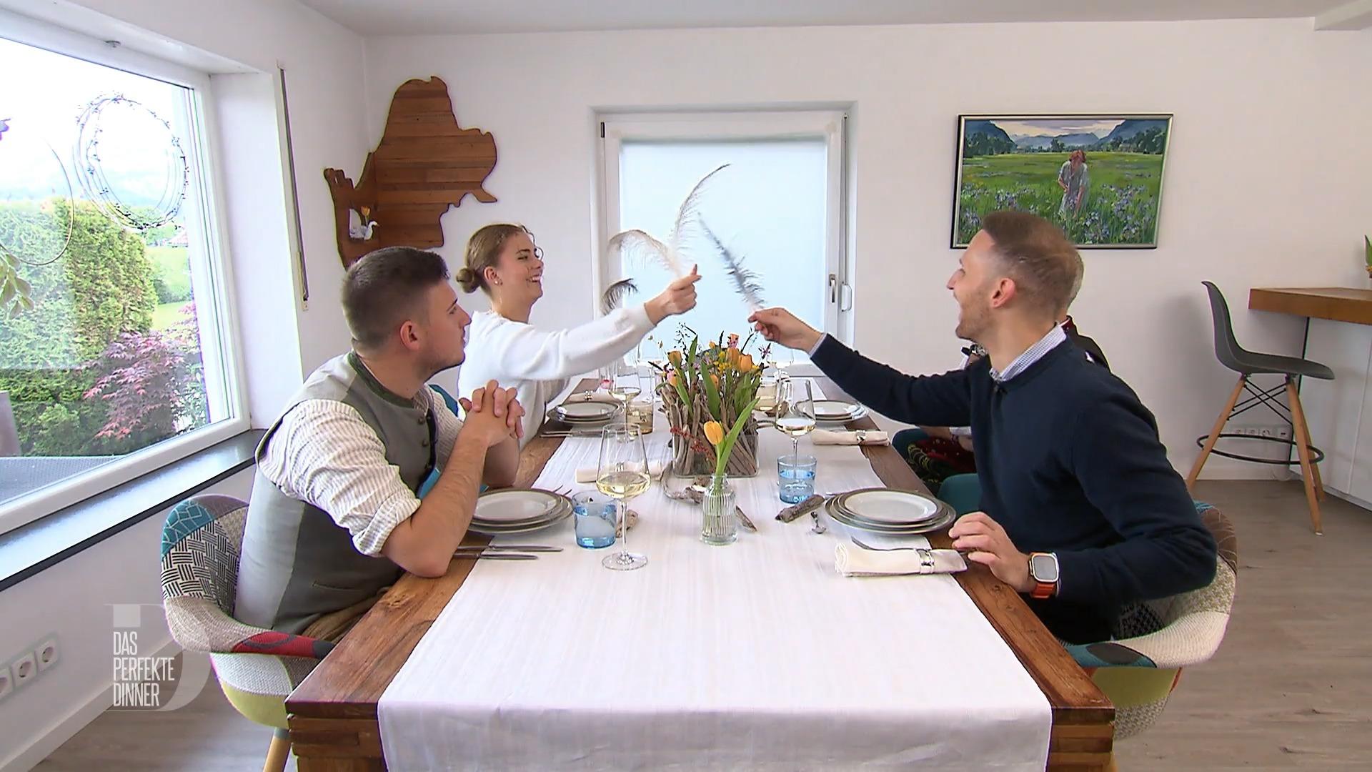 Doris´ Gäste schmücken sich mit fremden Federn Doris´ Gäste schmücken sich mit fremden Federn