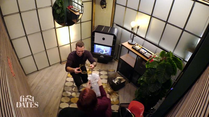 Nico setzt Corina die Krone auf