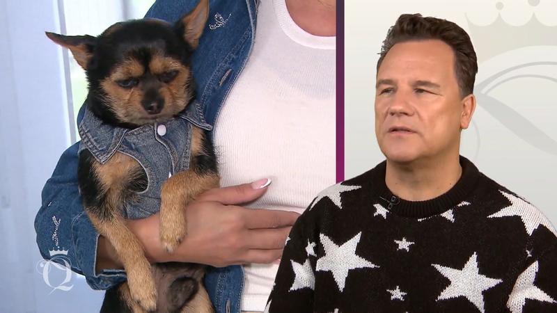 Mina kombiniert gerne ihre Looks mit ihrem Hund