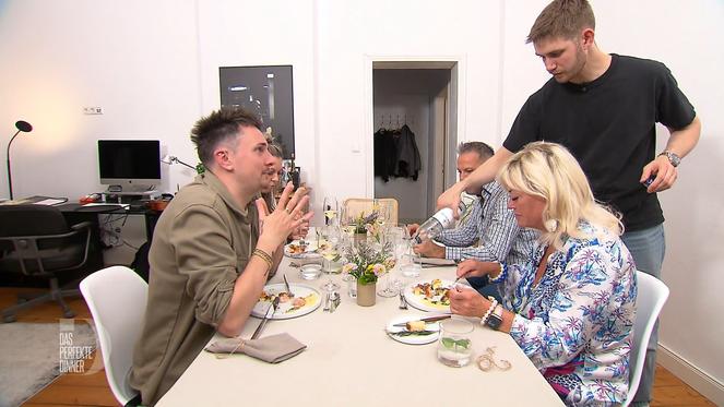 Morris´ Gäste hecken Dating-Pläne aus