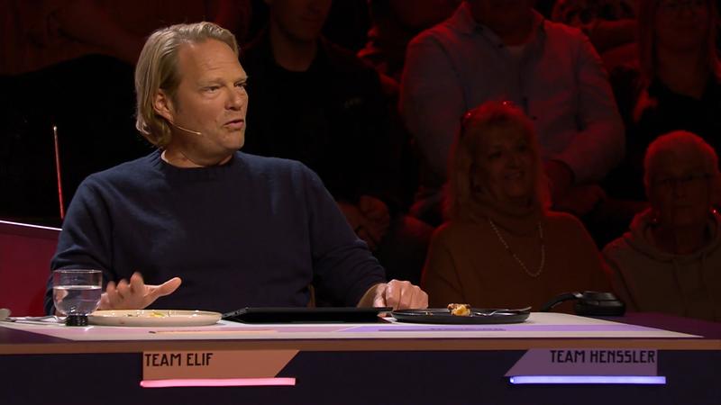 Björn Freitag verkostet die Kreationen