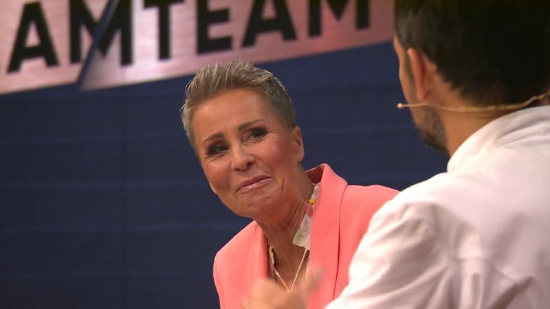 Sonja Zietlow probiert die Kichererbsen