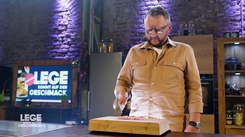 Sebastian Lege testet, womit man ein Schnitzel wirklich klopfen kann