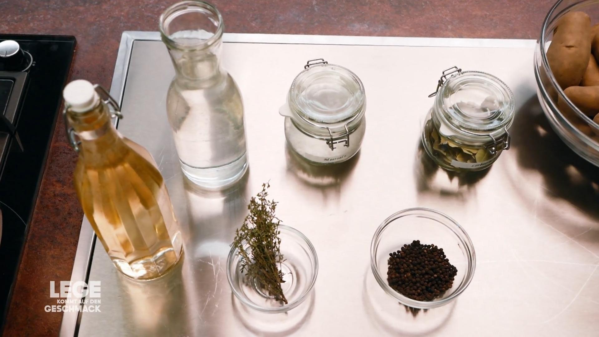 Sebastian Lege verfeinert seine Kartoffeln im Aromabad