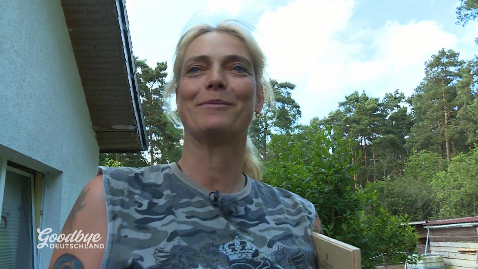 Annette nimmt Abschied von ihrem Elternhaus