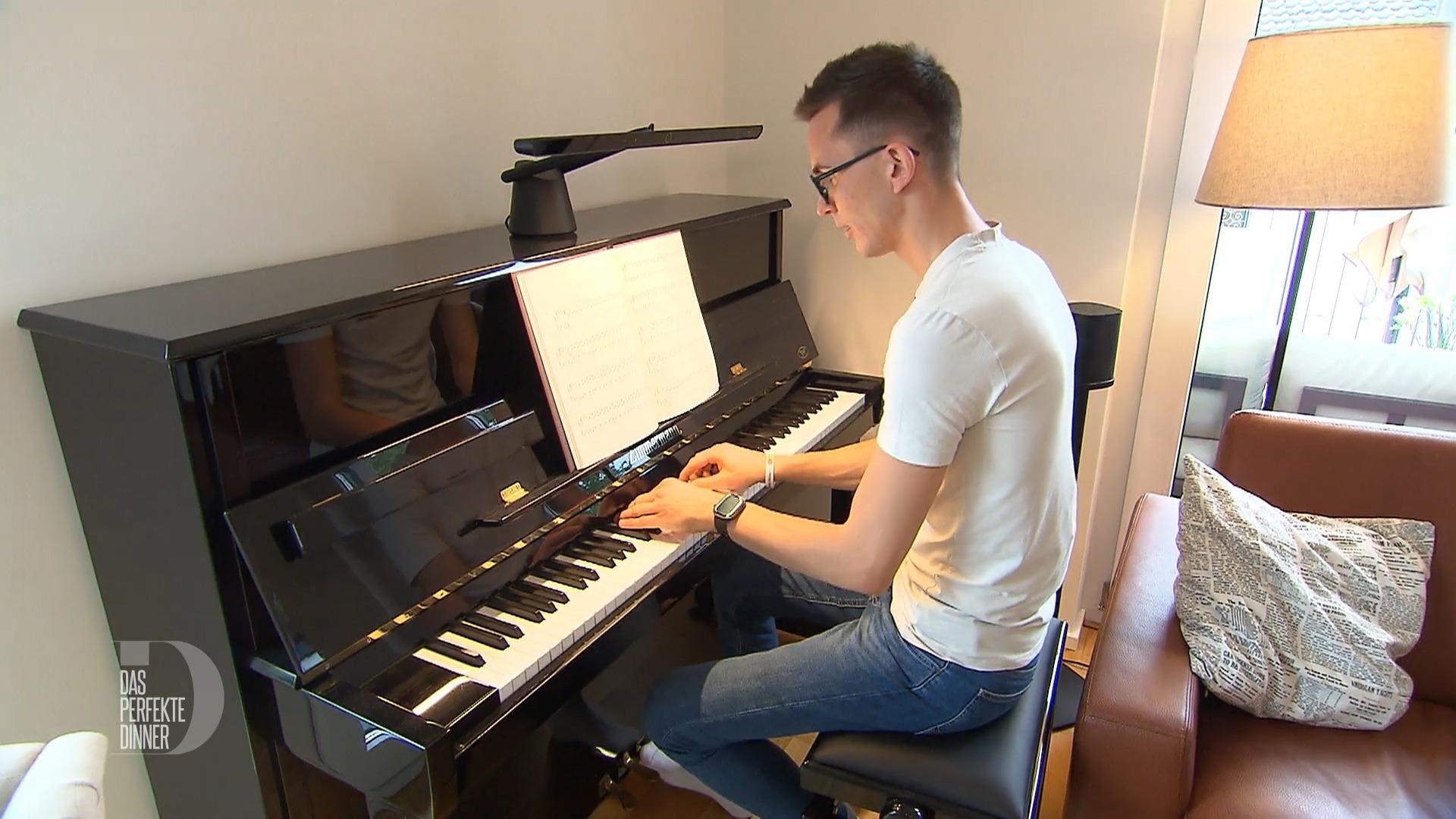 André kann nicht nur kochen, sondern auch musizieren