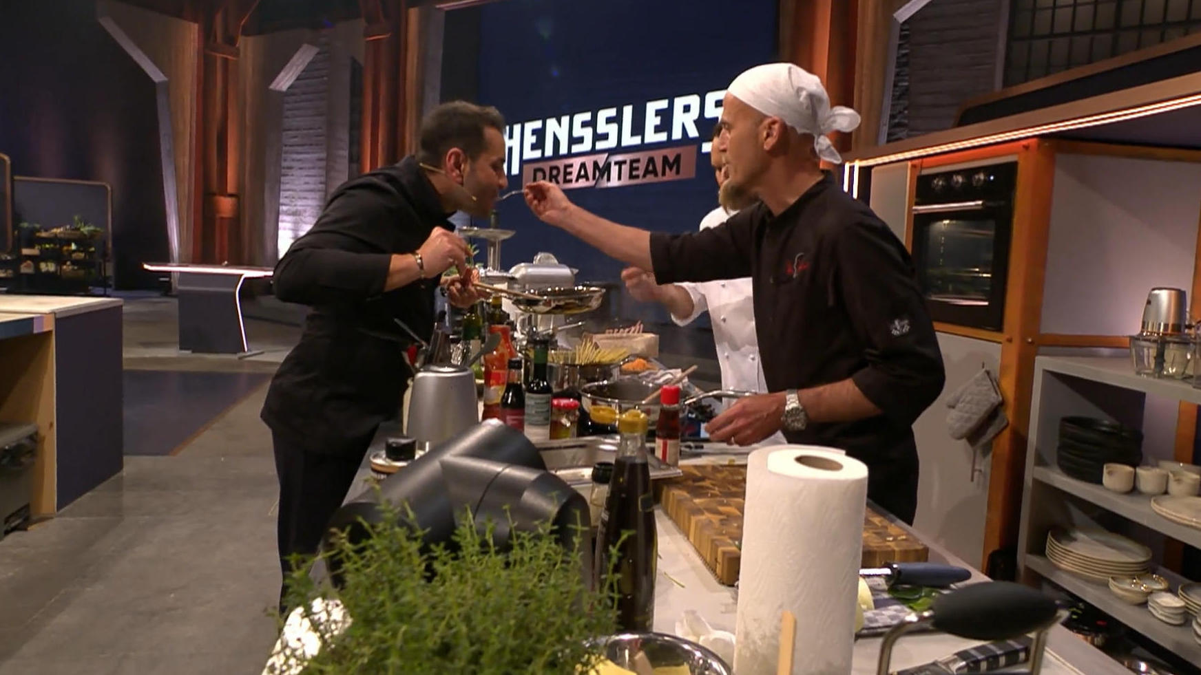 Im Team Henssler wird wild im Kreis probiert