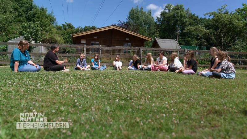 Martin erklärt Kindern die Sprache der Hunde