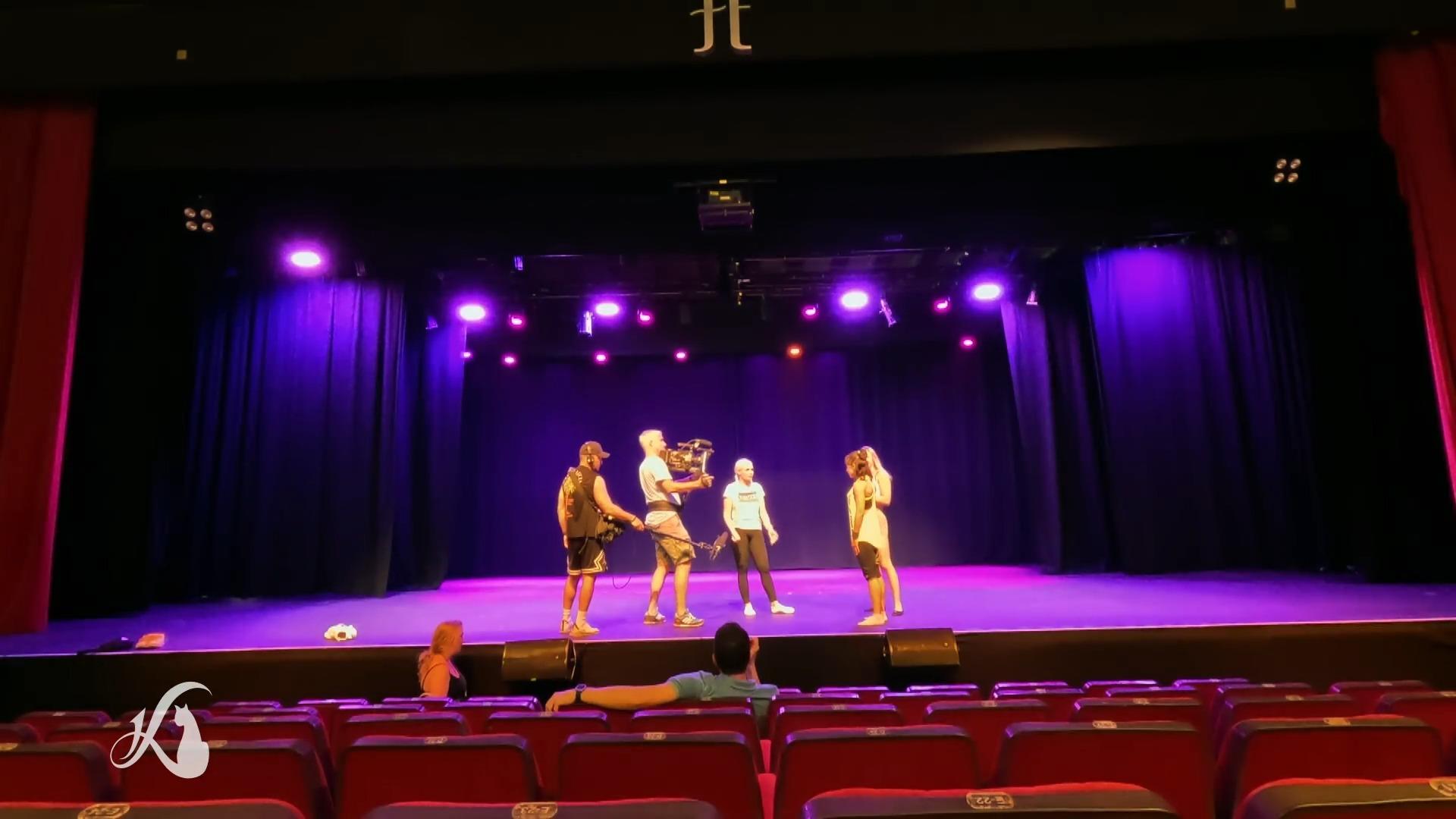 Daniela kämpft mit den Liegestützen