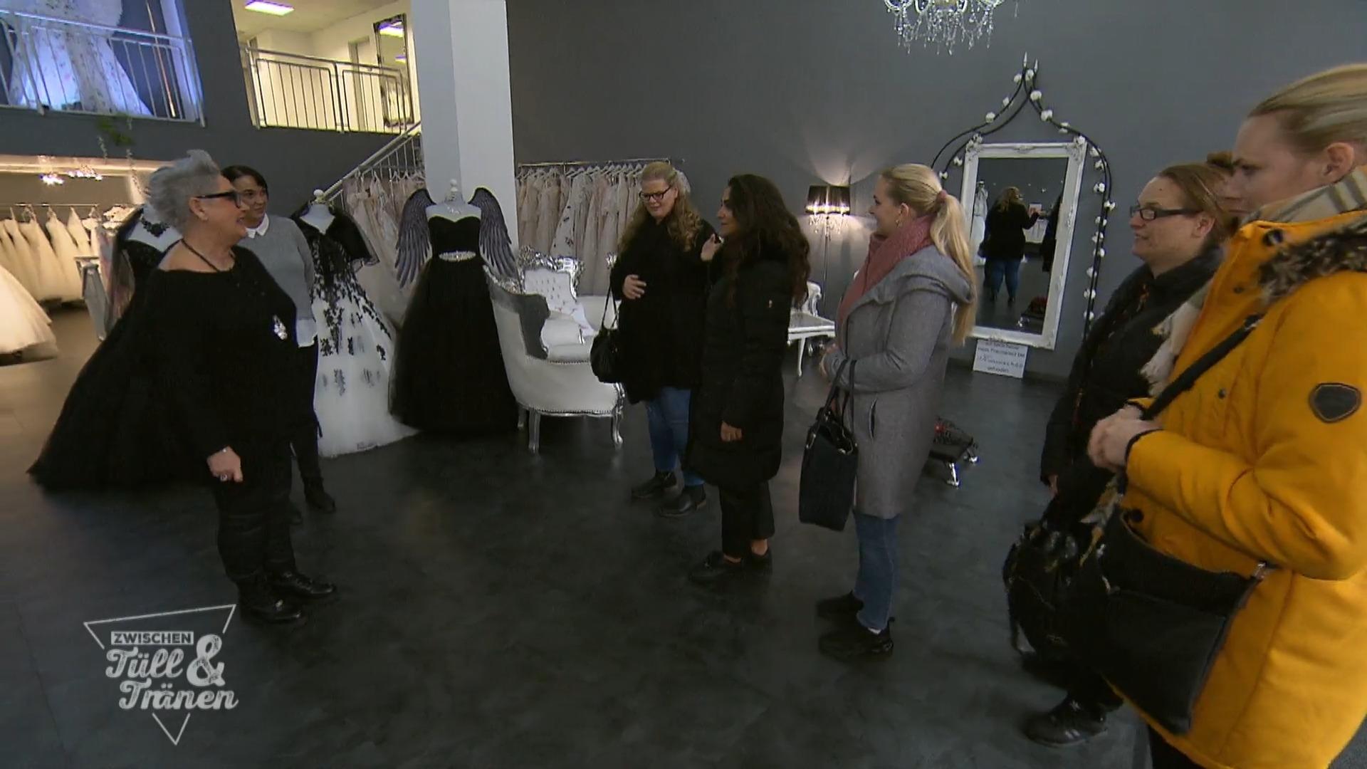 Steffi bringt Verstärkung zur Kleidersuche mit