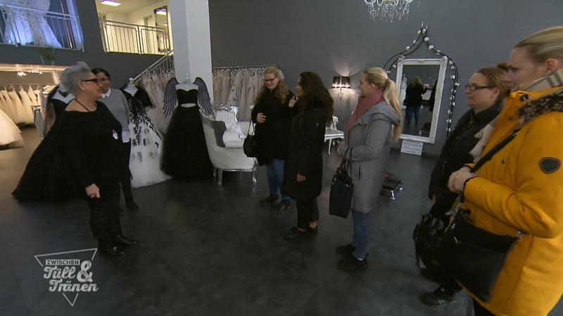 Steffi bringt Verstärkung zur Kleidersuche mit