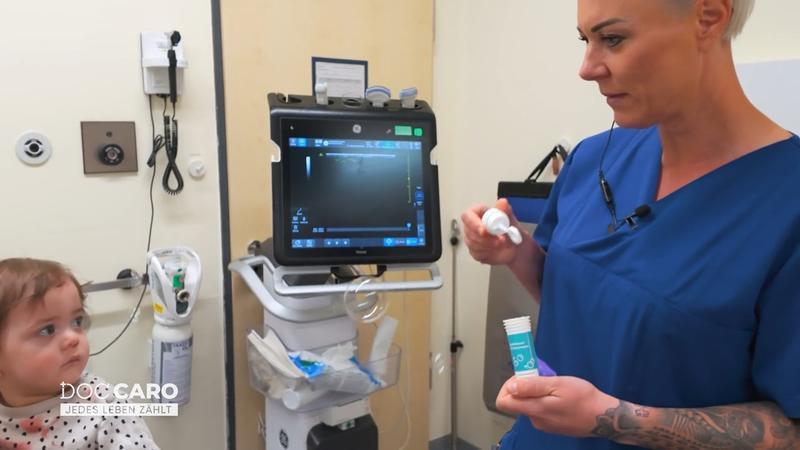 Doc Caro lenkt mit Seifenblasen ab