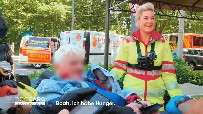 Doc Caro bringt Patienten ins Krankenhaus