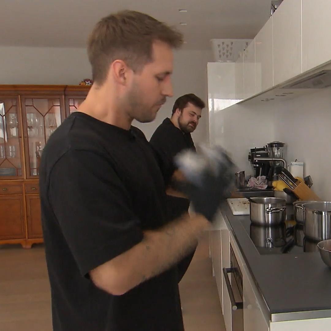 Tobi schüttelt sich einen