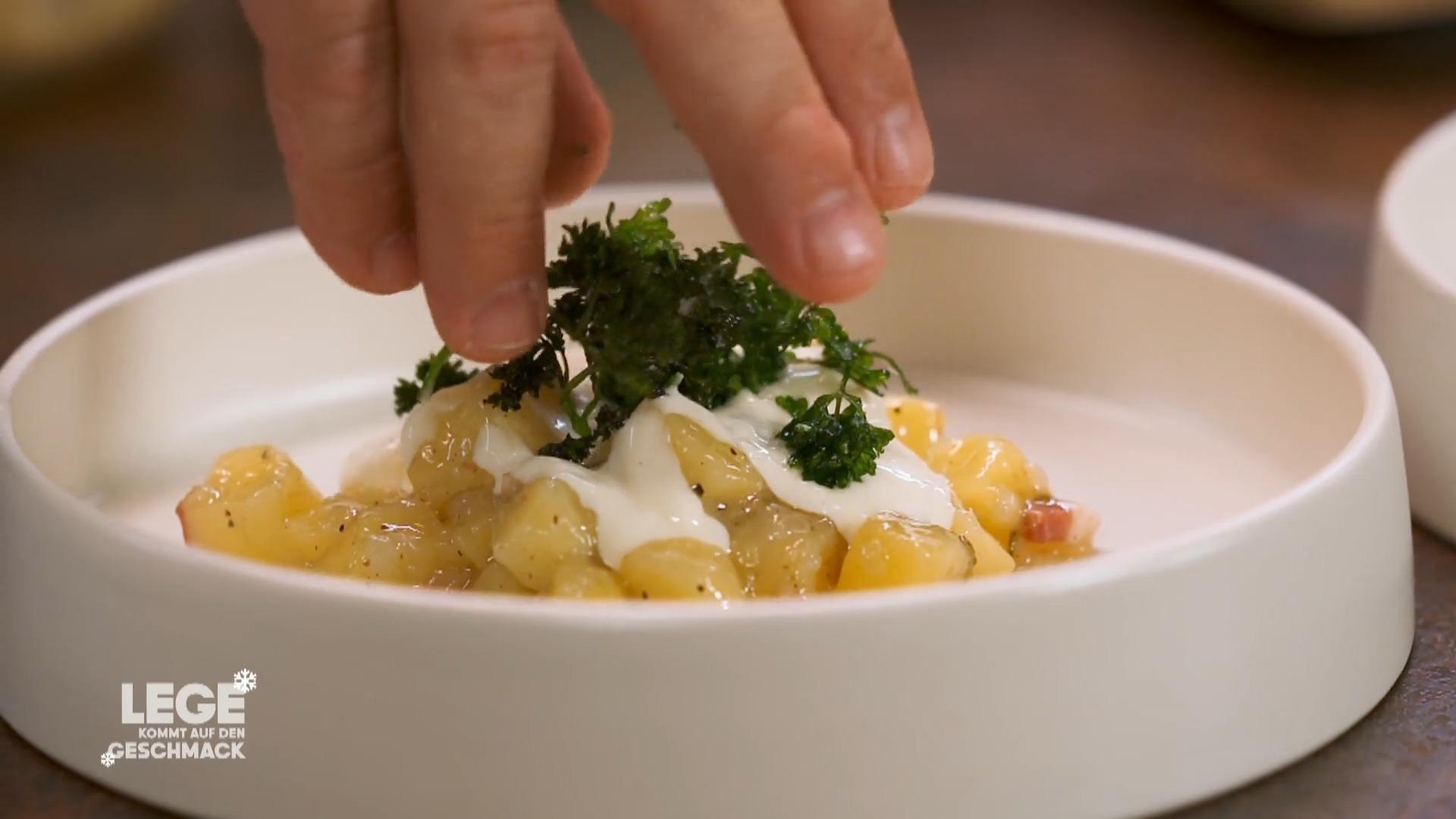 Lege serviert seine Vorspeise der Jury