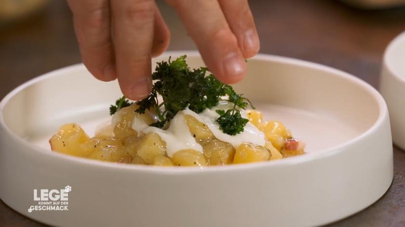 Lege serviert seine Vorspeise der Jury