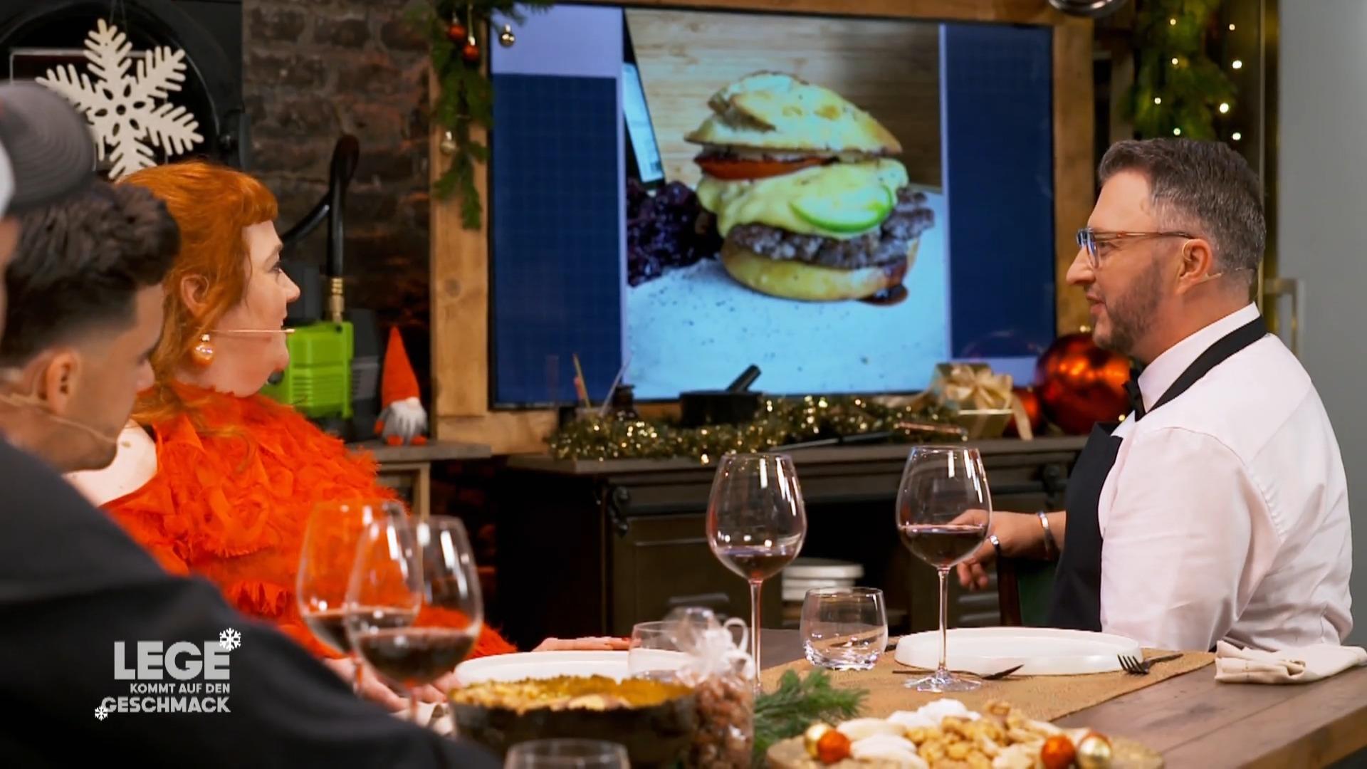 Lege sammelt Ideen für den perfekten Hauptgang