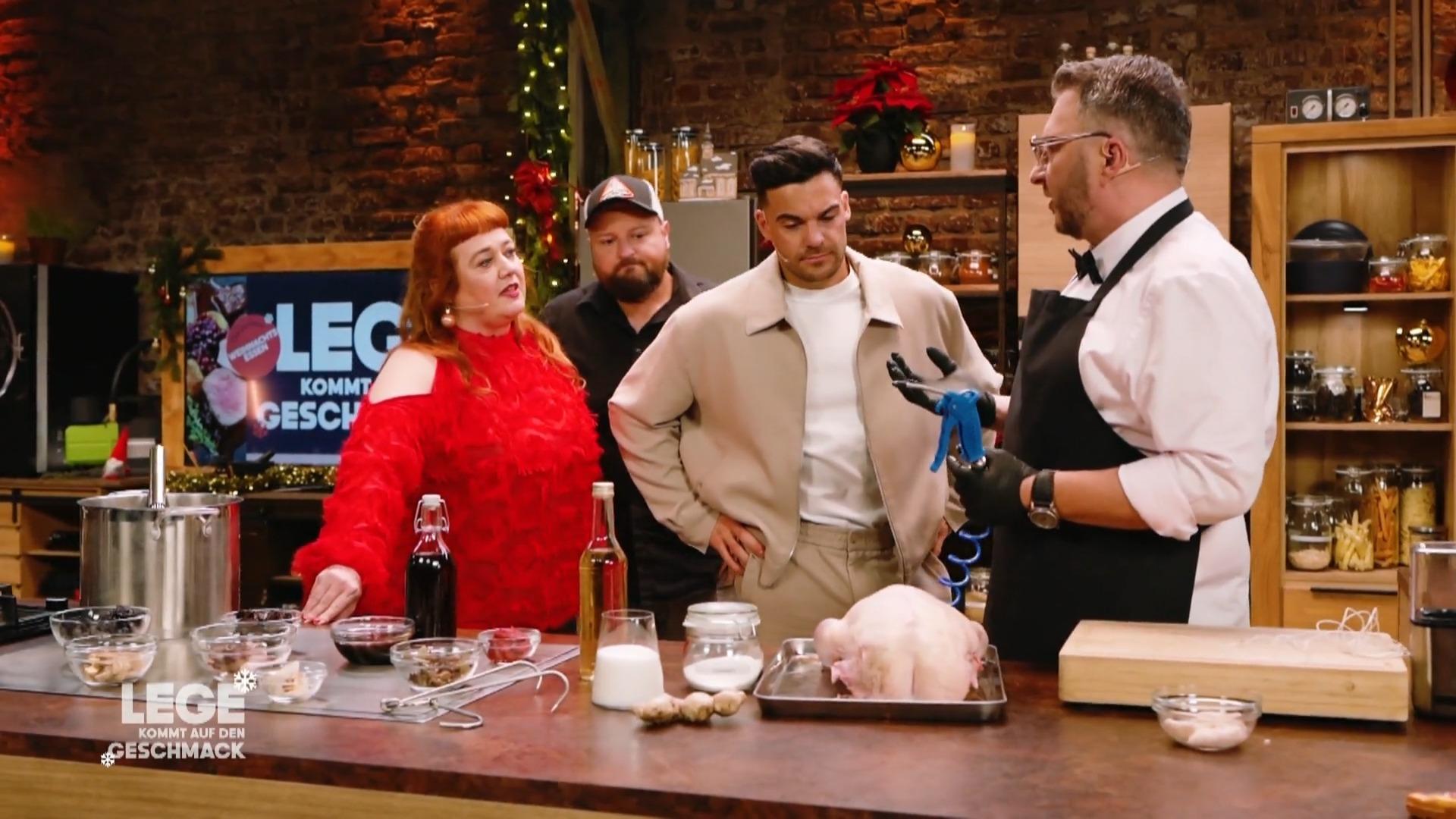 Lege nimmt die Gans genau unter die Lupe