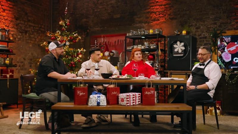 Bescherung, während der Hauptgang zieht