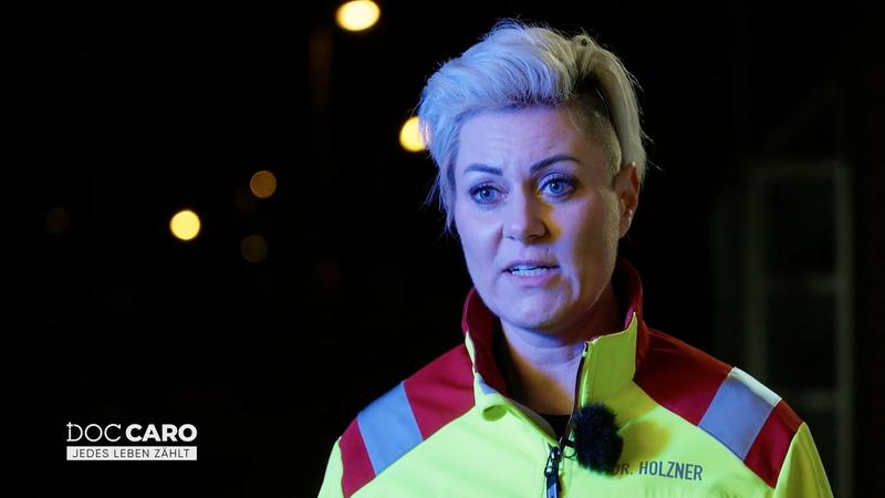 Doc Caro im Einsatz mit verletztem Kind