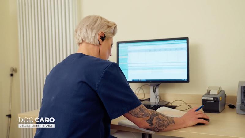 Doc Caro versucht an Infos zu kommen