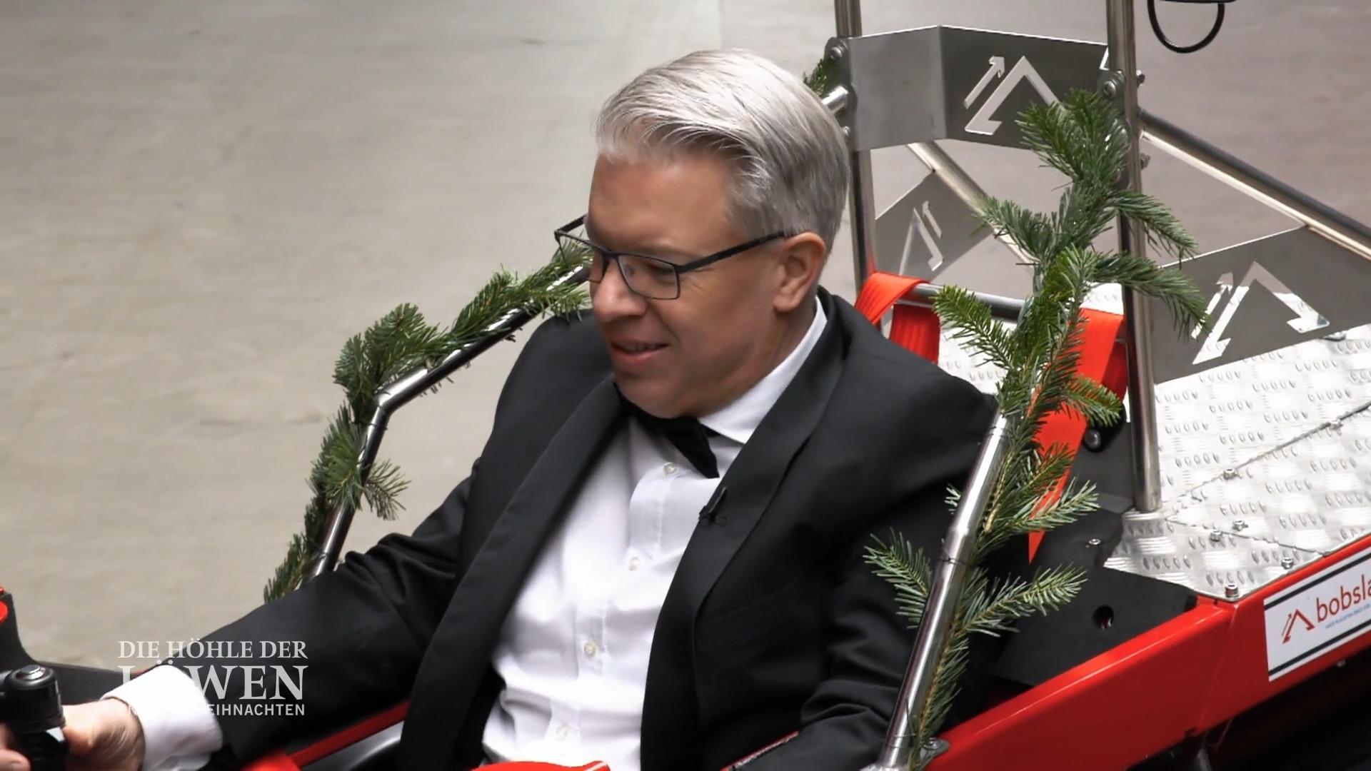 Frank Thelen testet das Schneemobil