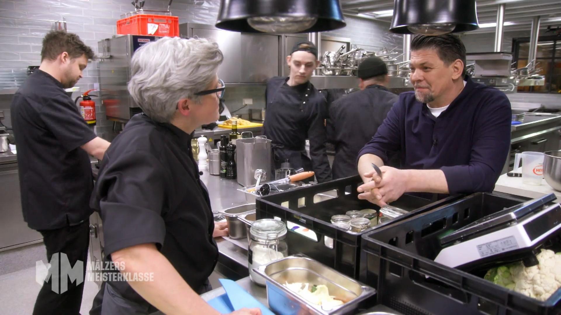 Unter Beobachtung am Herd