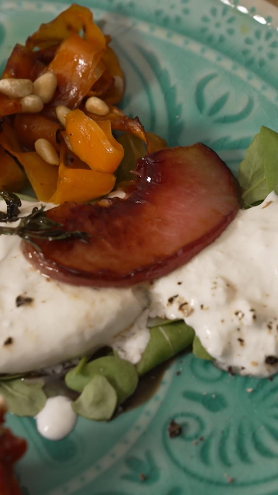 Antipasti mit karamellisierten Pfirsichen