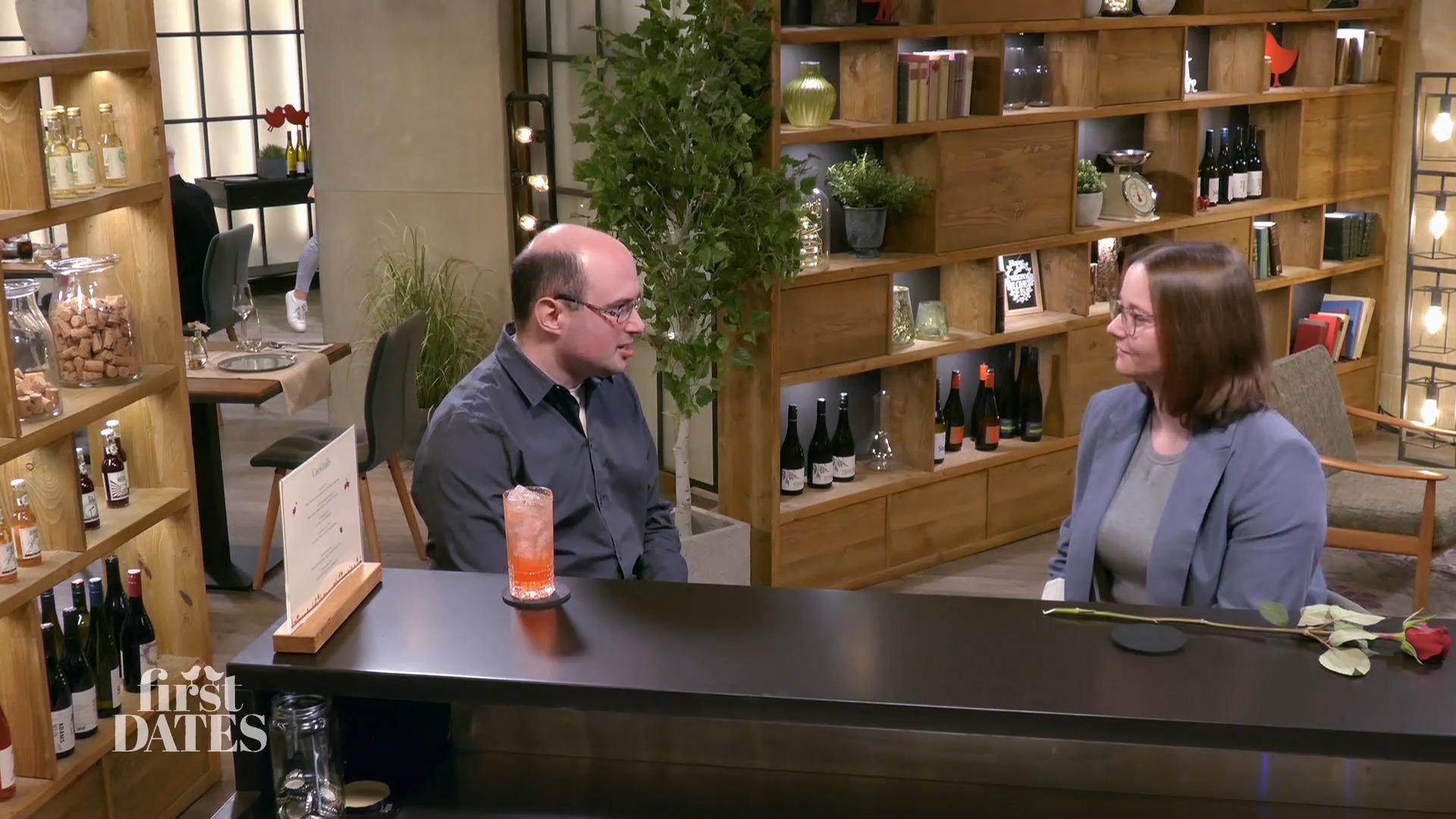 Zinon hatte noch nie eine Beziehung