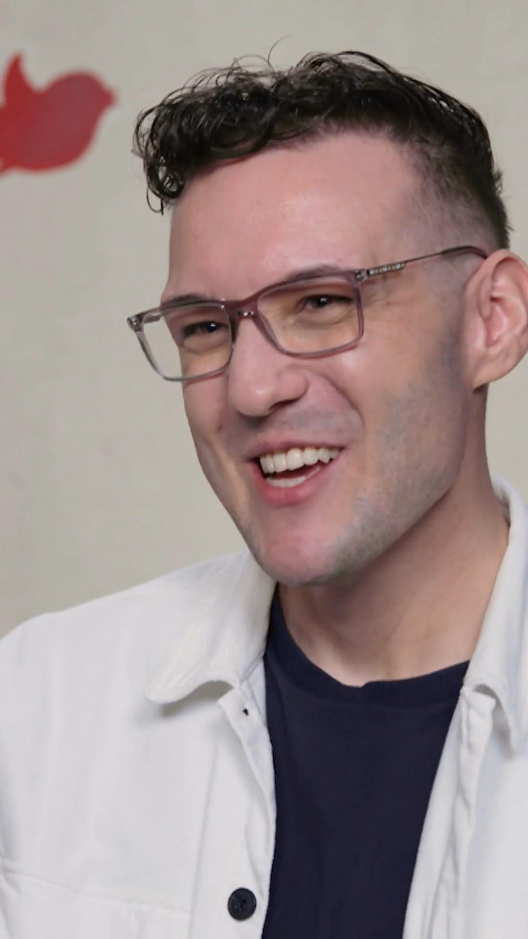 Wie ein Kind vor dem Freizeitpark