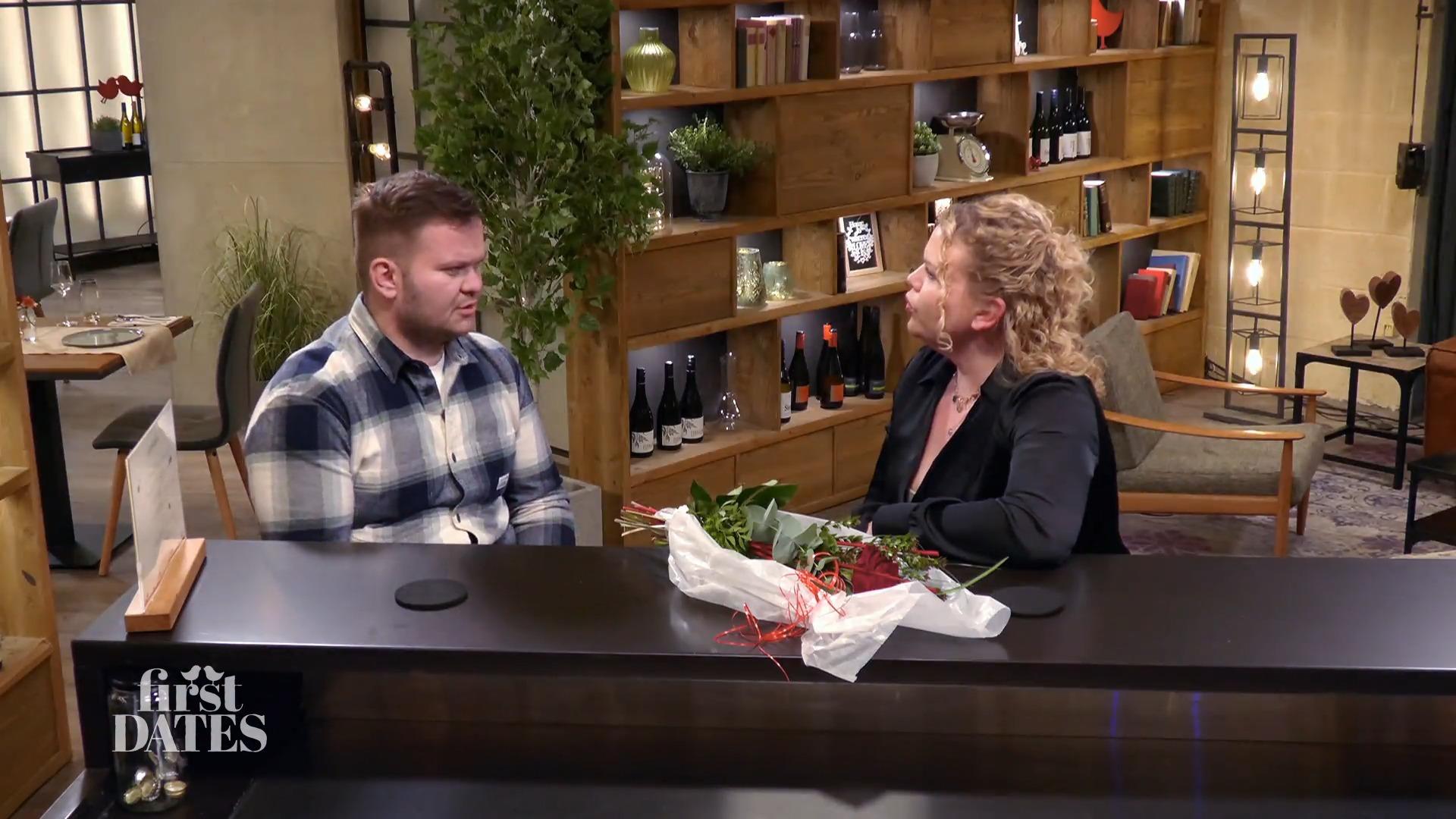 Loyaler Outdoor-Typ trifft Optimistin