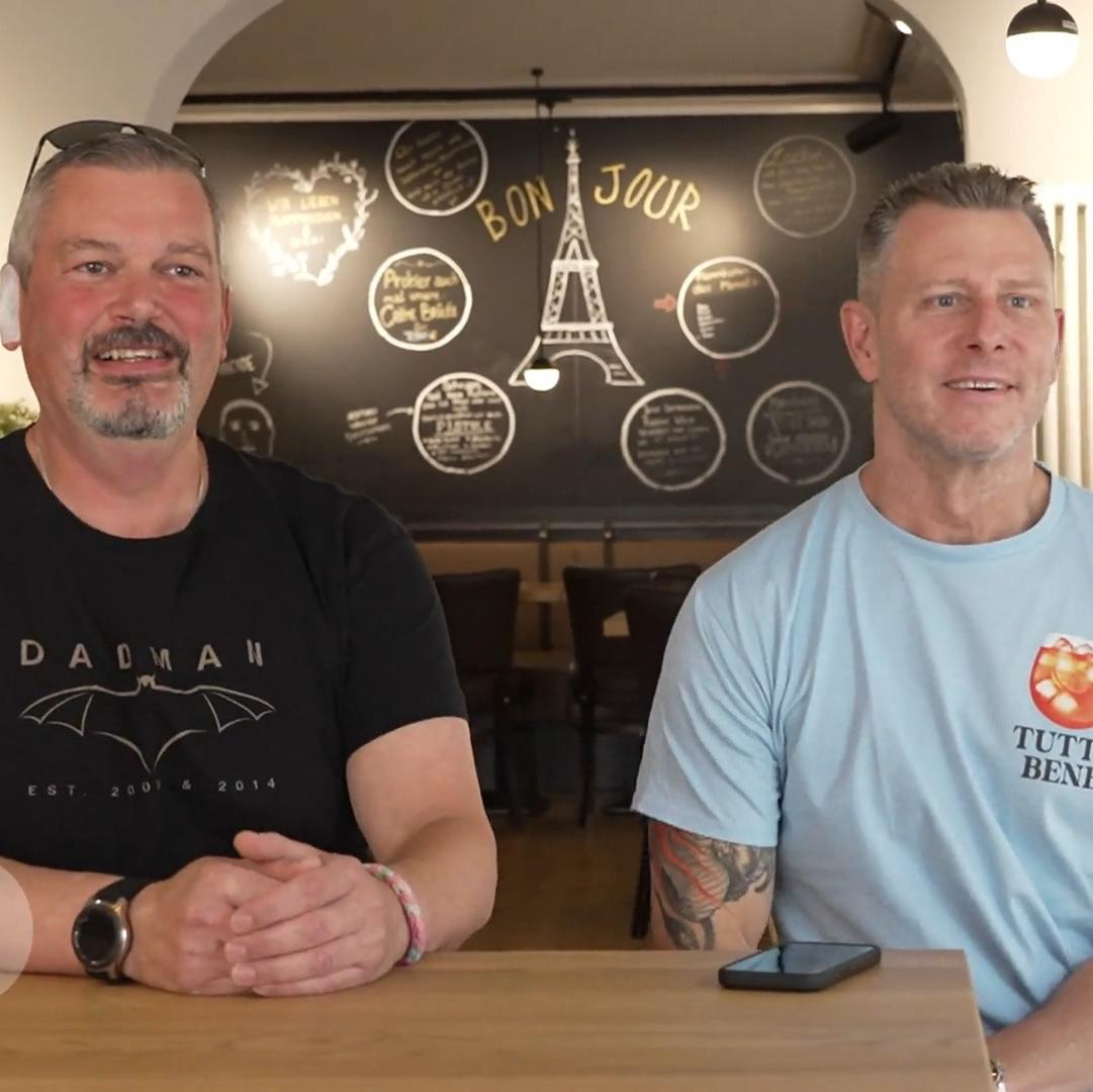 Vier Herren und eine Dame treffen sich in Hannover