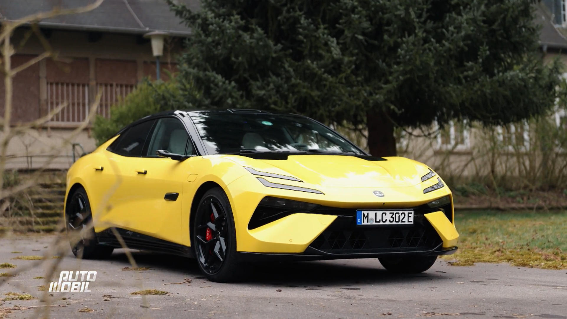 Lance David Arnold testet den Lotus Emeya