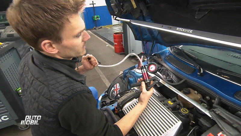 Eine Handpumpe soll Aufschluss geben