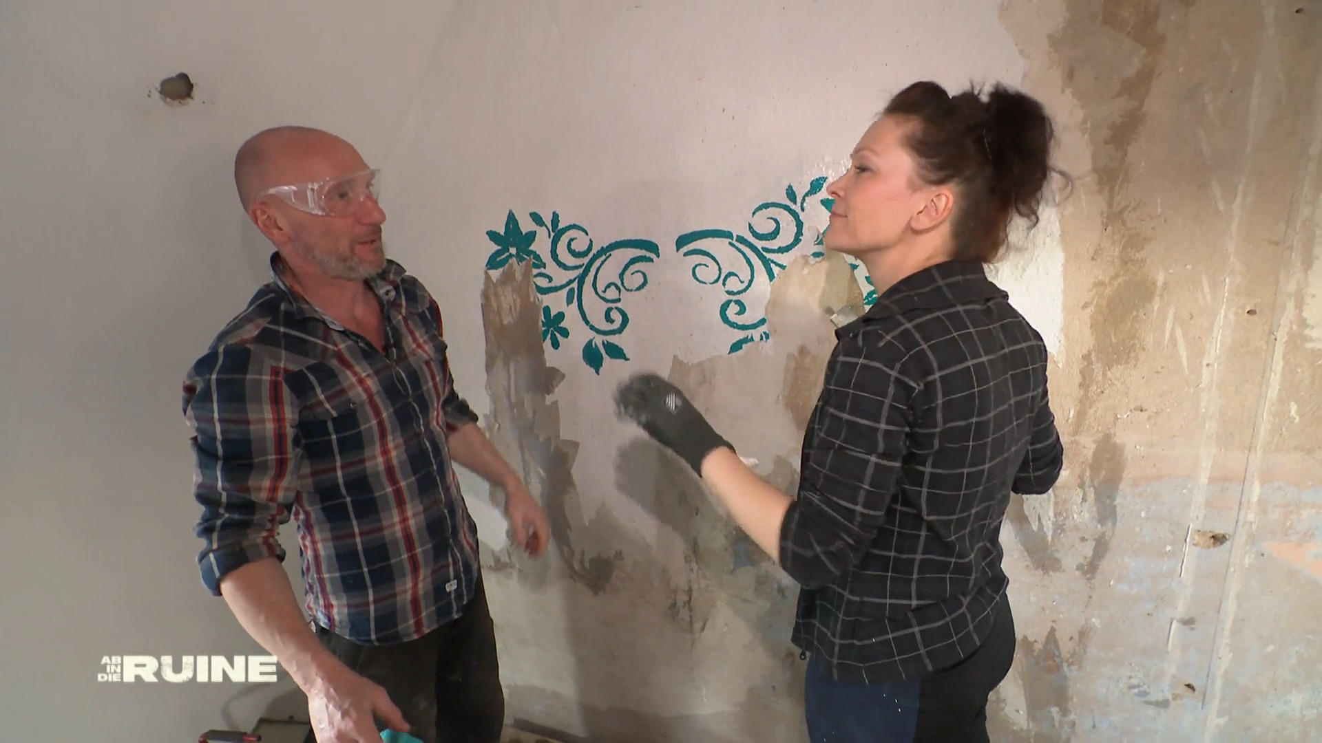 Tapeten runter fürs neue Gästezimmer