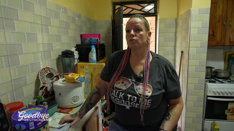 Janine und Atu im Heimatdorf