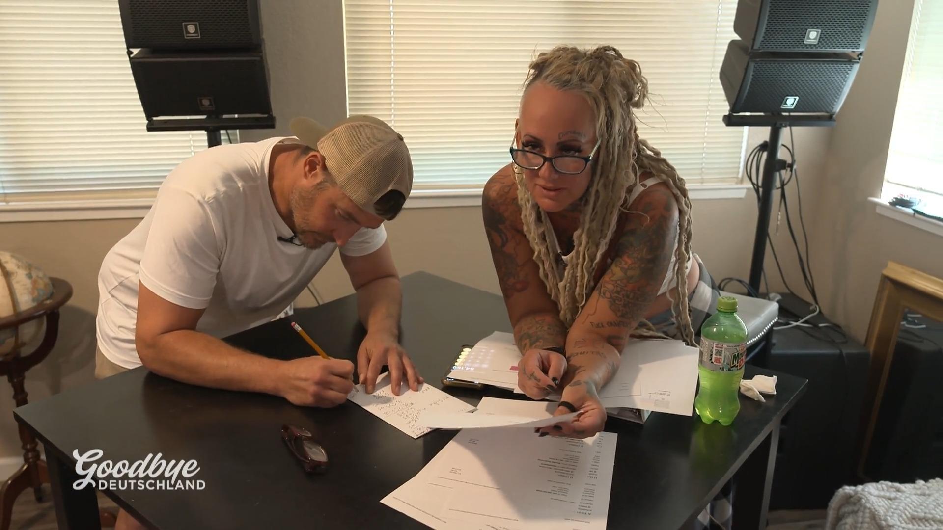 Brad hat über 77.000 Dollar Schulden